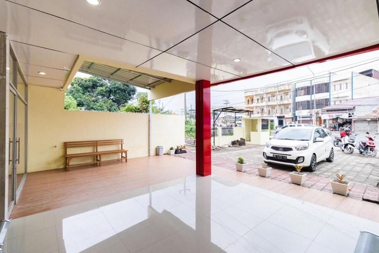 Reddoorz Plus @ Jalan Gatot Subroto Medan Sunggal المظهر الخارجي الصورة