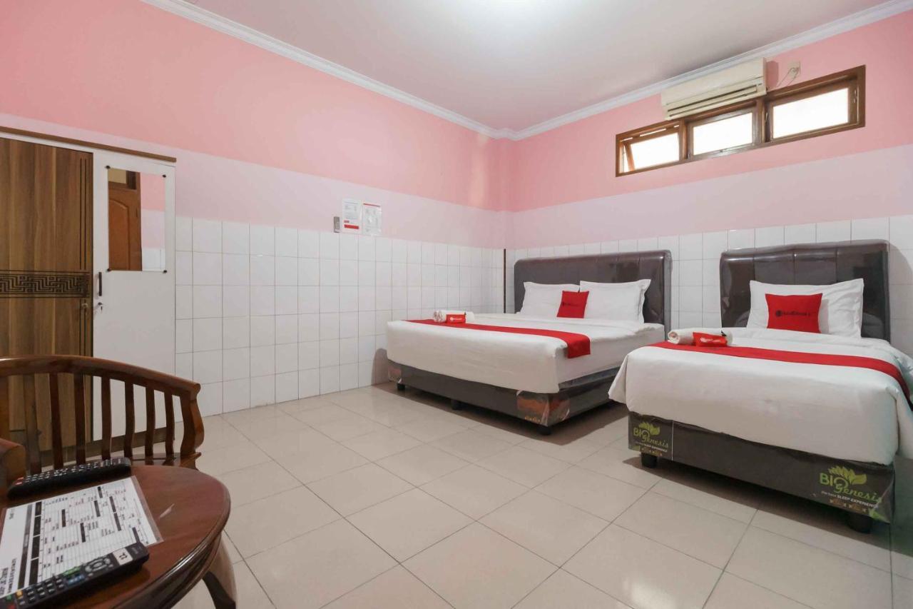 Reddoorz Plus @ Jalan Gatot Subroto Medan Sunggal المظهر الخارجي الصورة